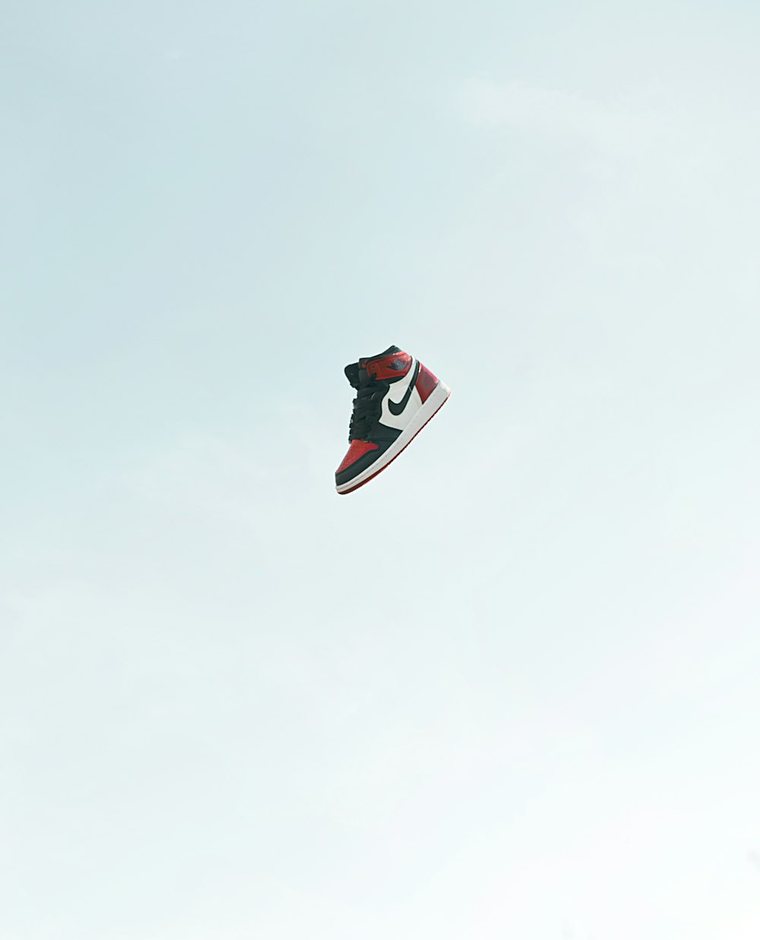 Sneaker im Himmel